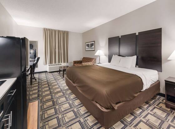 Suburban Studios Mason Hwy 42 is a family friendly hotel in Mason, Ohio (OH)