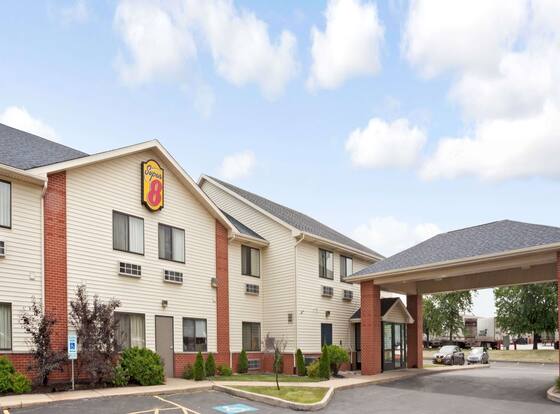 Super 8 by Wyndham Monee is a family friendly hotel in Monee, Illinois (IL)