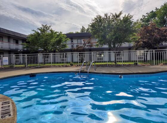 Sprucewood Inn is a family friendly hotel in Elyria, Ohio (OH)