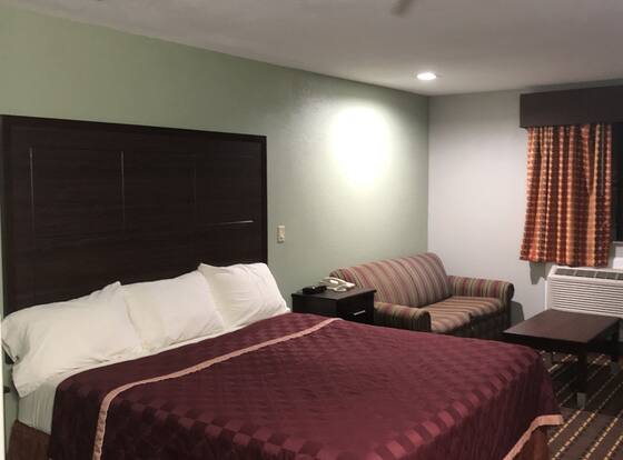 Texas Inn & Suites is a family friendly hotel in Lufkin, Texas (TX)