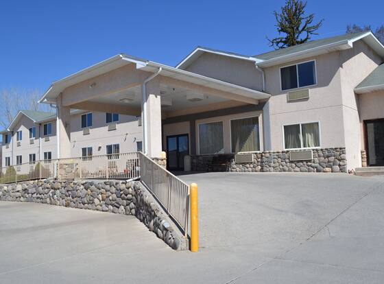 Stay Wise Inn Cedaredge is a family friendly hotel in Cedaredge, Colorado (CO)