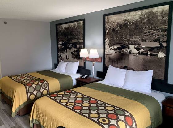 Super 8 by Wyndham Chenoa  is a family friendly hotel in Chenoa, Illinois (IL)