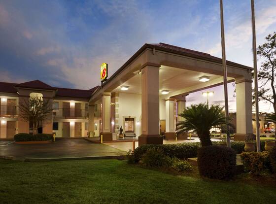 Super 8 by Wyndham Baton Rouge/I-12 is a family friendly hotel in Baton Rouge, Louisiana (LA)