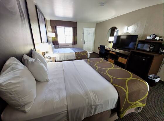 Super 8 by Wyndham Wickenburg AZ is a family friendly hotel in Wickenburg, Arizona (AZ)