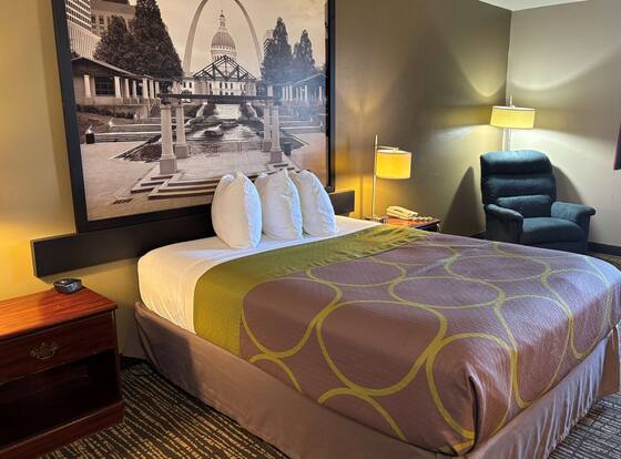 Super 8 by Wyndham Jerseyville is a family friendly hotel in Jerseyville, Illinois (IL)