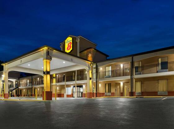 Super 8 by Wyndham Pearl/Jackson/East is a family friendly hotel in Pearl, Mississippi (MS)