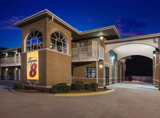 Super 8 by Wyndham Cabot is a family friendly hotel in Cabot, Arkansas (AR)