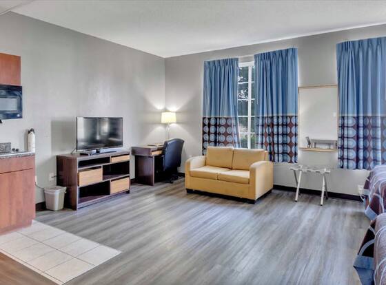 Super 8 by Wyndham Smithfield/Selma is a family friendly hotel in Smithfield, North Carolina (NC)