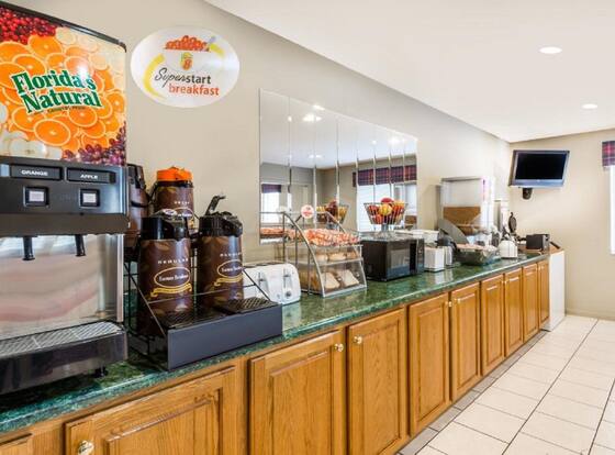 Super 8 by Wyndham Chanute is a family friendly hotel in Chanute, Kansas (KS)