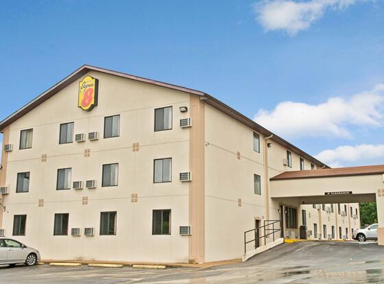 Super 8 by Wyndham Eureka/Six Flags Nearby is a family friendly hotel in Eureka, Missouri (MO)