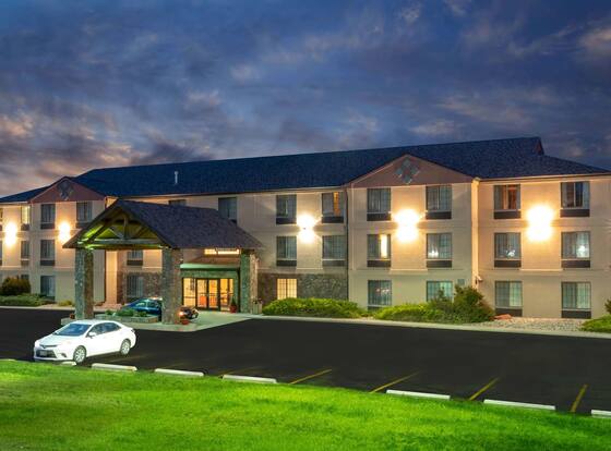 Summerset Hotel & Suites is a family friendly hotel in Blackhawk, South Dakota (SD)