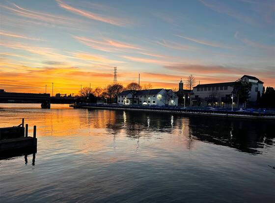 Harbor Winds Hotel is a family friendly hotel in Sheboygan, Wisconsin (WI)