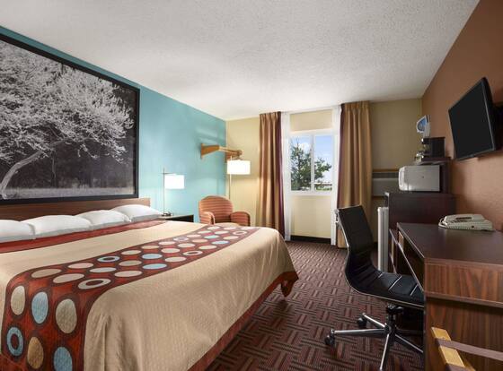 Super 8 by Wyndham Marion is a family friendly hotel in Marion, Illinois (IL)