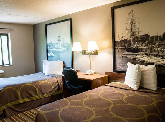 Super 8 by Wyndham Groton is a family friendly hotel in Conning Towers Nautilus Park, Connecticut (CT)