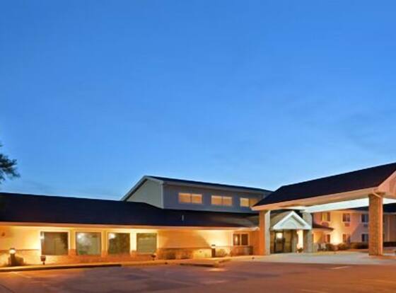 AmericInn by Wyndham Manitowoc is a family friendly hotel in Manitowoc, Wisconsin (WI)