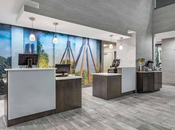 La Quinta Inn & Suites by Wyndham Columbus - Edinburgh is a family friendly hotel in Columbus, Indiana (IN)