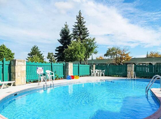 Rodeway Inn is a family friendly hotel in Madison Heights, Michigan (MI)