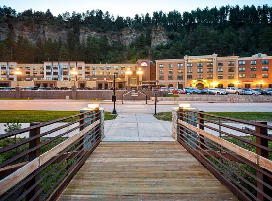 DoubleTree by Hilton Deadwood at Cadillac Jack's is a family friendly hotel in Deadwood, South Dakota (SD)