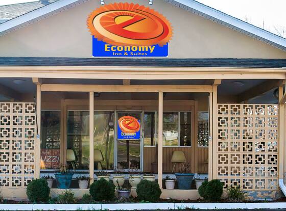 Economy Inn & Suites is a family friendly hotel in Warren, Ohio (OH)