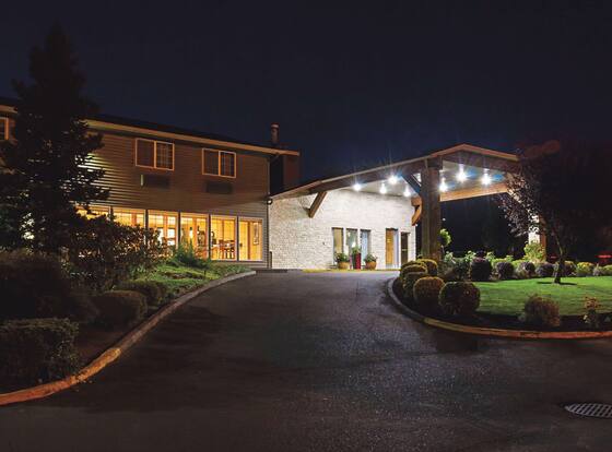 La Quinta Inn & Suites by Wyndham Woodburn is a family friendly hotel in Woodburn, Oregon (OR)