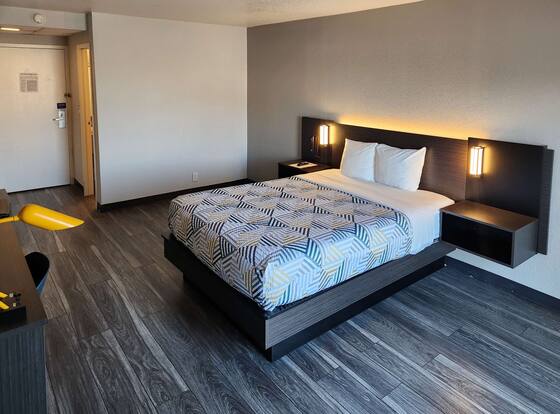 Motel 6 Lincoln, NE - Airport is a family friendly hotel in Lincoln, Nebraska (NE)