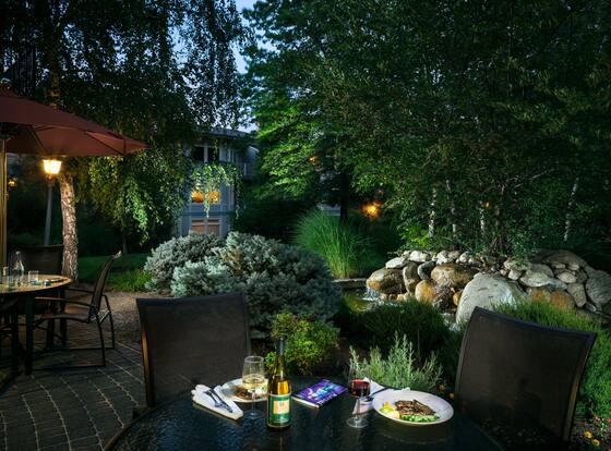 Plaza Inn & Suites at Ashland Creek is a family friendly hotel in Ashland, Oregon (OR)