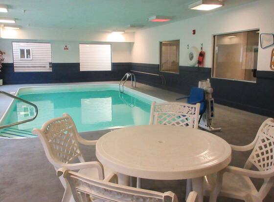 Quality Inn is a family friendly hotel in Shorewood-Tower Hills-Harbert, Michigan (MI)