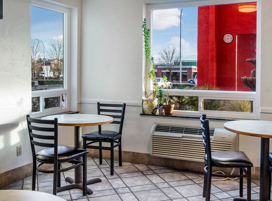 Motel 6 Wilsonville, OR - Portland is a family friendly hotel in Wilsonville, Oregon (OR)