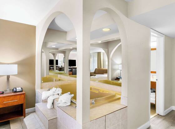 Comfort Inn Red Horse Frederick is a family friendly hotel in Ballenger Creek, Maryland (MD)