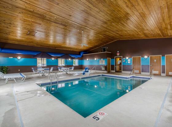 Motel 6 Baraboo, WI - Lake Delton is a family friendly hotel in Baraboo, Wisconsin (WI)