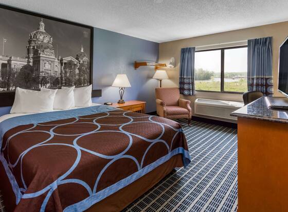 Super 8 by Wyndham Iowa City/Coralville is a family friendly hotel in Coralville, Iowa (IA)