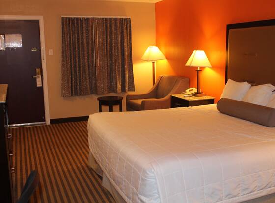 Travelodge by Wyndham Bellmawr is a family friendly hotel in Bellmawr, New Jersey (NJ)