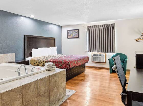 Econo Lodge Akron Copley Northwest is a family friendly hotel in Pigeon Creek, Ohio (OH)