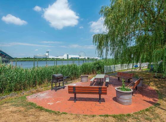 Extended Stay America Suites Secaucus Meadowlands is a family friendly hotel in Secaucus, New Jersey (NJ)