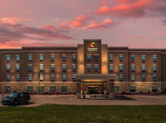 Comfort Inn & Suites Adrian is a family friendly hotel in Adrian, Michigan (MI)