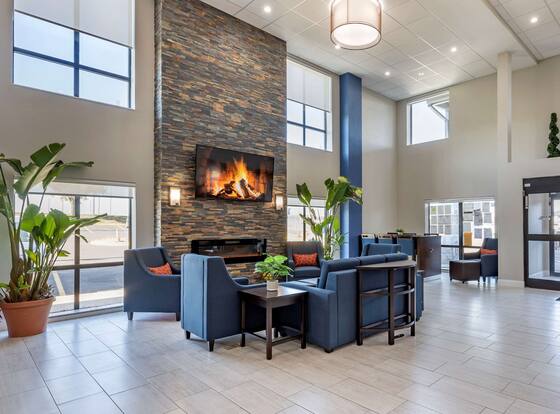 Comfort Suites St. Louis - Sunset Hills is a family friendly hotel in Sunset Hills, Missouri (MO)