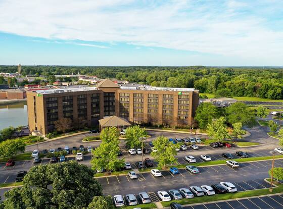 Holiday Inn Chicago Nw Crystal Lk Conv Ctr by IHG is a family friendly hotel in Crystal Lake, Illinois (IL)
