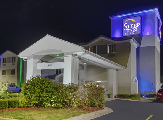 Sleep Inn & Suites Allendale is a family friendly hotel in Allendale, Michigan (MI)