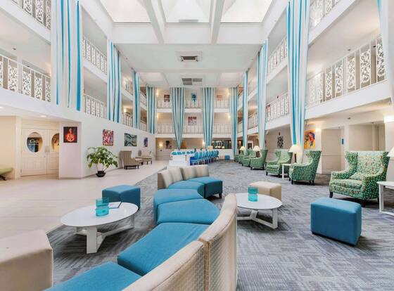 The Blu Hotel Blue Ash Cincinnati, Ascend Hotel Collection is a family friendly hotel in Sharonville, Ohio (OH)