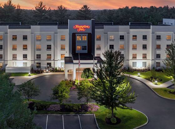 Hampton Inn Boston Bedford Burlington is a family friendly hotel in Pinehurst, Massachusetts (MA)