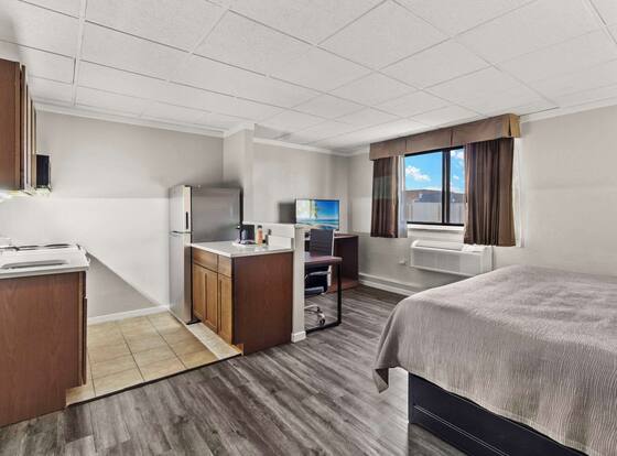 Quality Inn & Suites Downtown is a family friendly hotel in Green Bay, Wisconsin (WI)