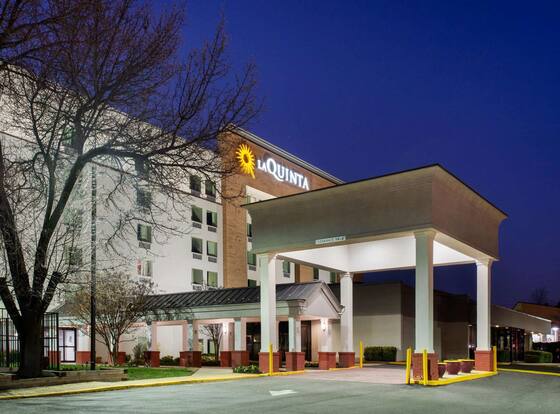 La Quinta Inn & Suites by Wyndham DC Metro Capital Beltway is a family friendly hotel in Capitol Heights, Maryland (MD)