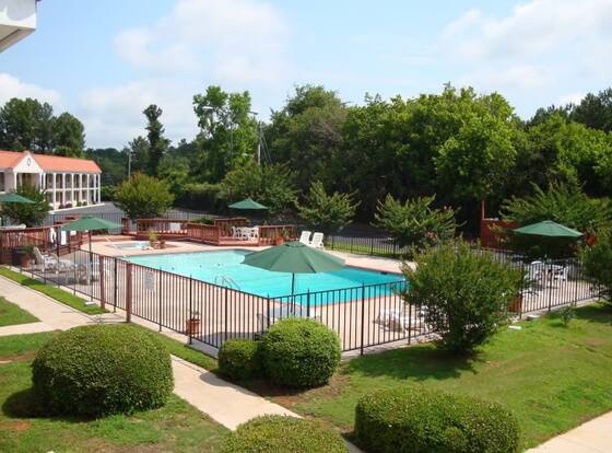 Rodeway Inn is a family friendly hotel in Forsyth, Georgia (GA)