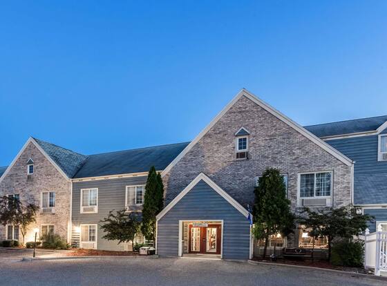 Baymont by Wyndham Mequon Milwaukee Area is a family friendly hotel in Mequon, Wisconsin (WI)