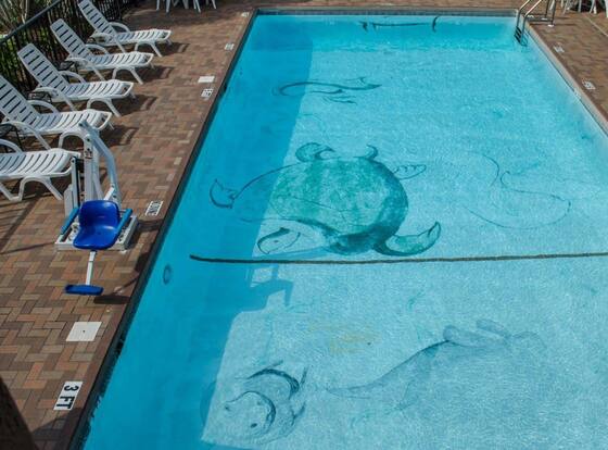 Quality Inn near Manatee Springs State Park is a family friendly hotel in Chiefland, Florida (FL)