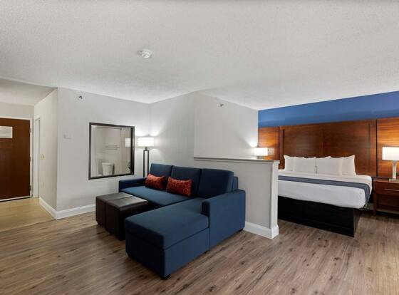 Comfort Inn & Suites St. Louis - Hazelwood is a family friendly hotel in Hazelwood, Missouri (MO)