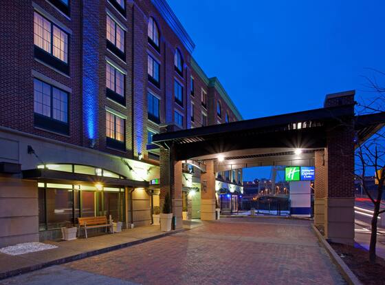 Holiday Inn Express Hotel & Suites Pittsburgh-South Side by IHG is a family friendly hotel in Pittsburgh, Pennsylvania (PA)