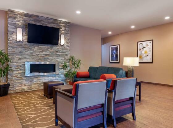 Comfort Inn & Suites Fayetteville - University Area is a family friendly hotel in Fayetteville, Arkansas (AR)