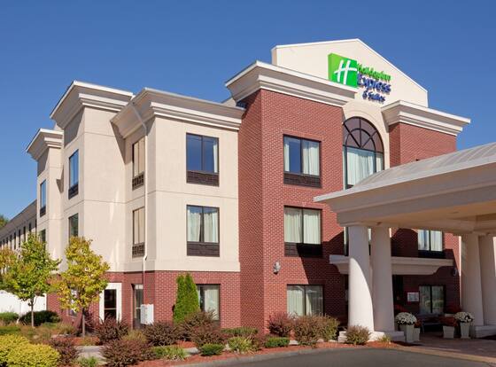 Holiday Inn Express Hotel & Suites Manchester Airport by IHG is a family friendly hotel in Manchester, New Hampshire (NH)