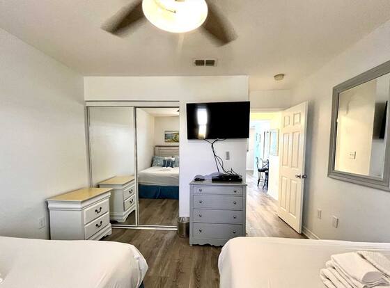 Alabama Sands 4 2 Bedroom Condo by RedAwning is a family friendly hotel in Gulf Shores, Alabama (AL)